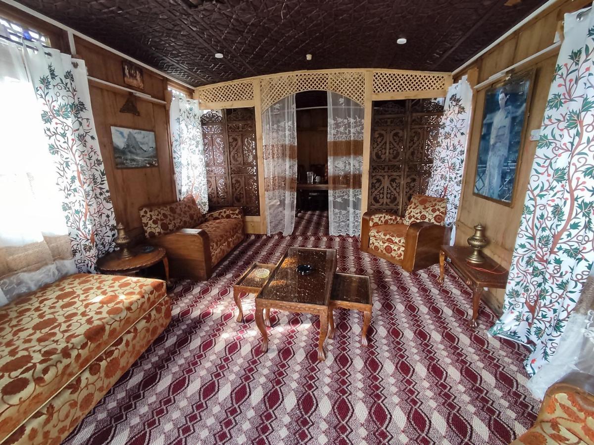 Houseboat Young Balmoral Castle Srīnagar Zewnętrze zdjęcie
