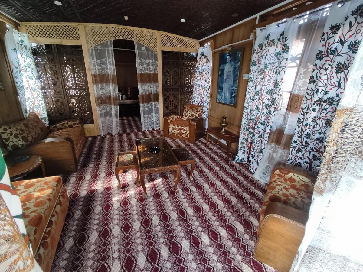 Houseboat Young Balmoral Castle Srīnagar Zewnętrze zdjęcie